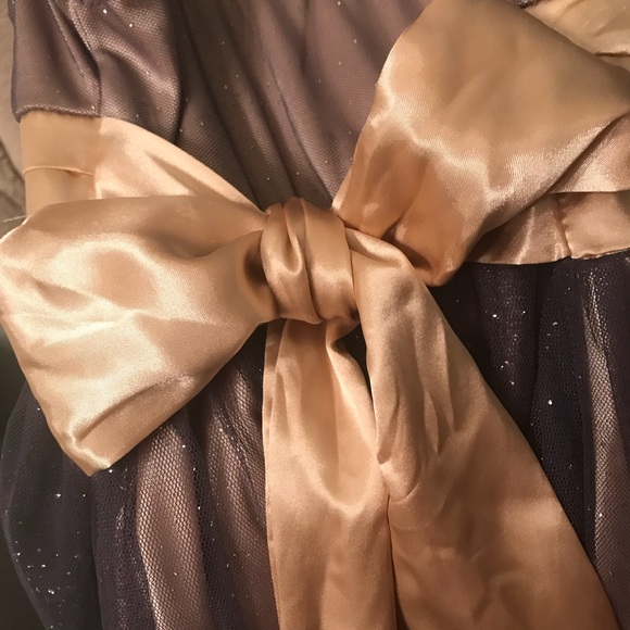 Girls dress - Picture 3 of 3